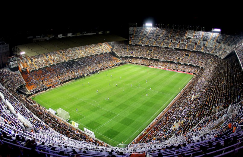 Aulas de ESBS by AMOS en el Estadio Mestalla Valencia CF