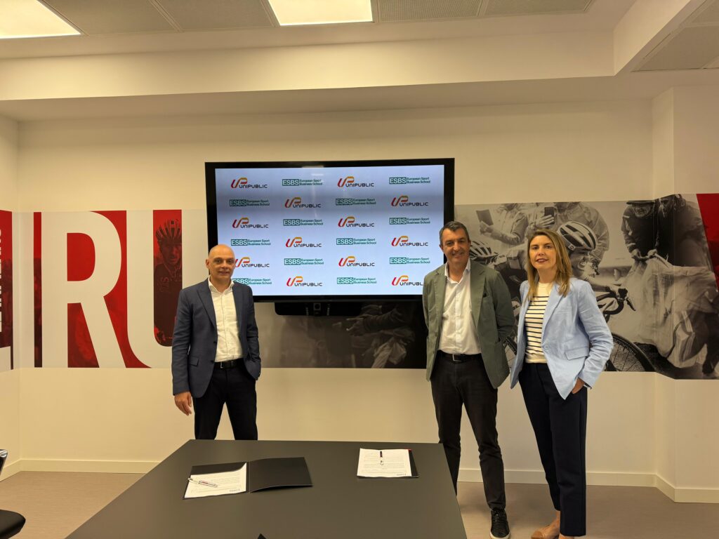 ESBS y La Vuelta firman acuerdo de colaboración.